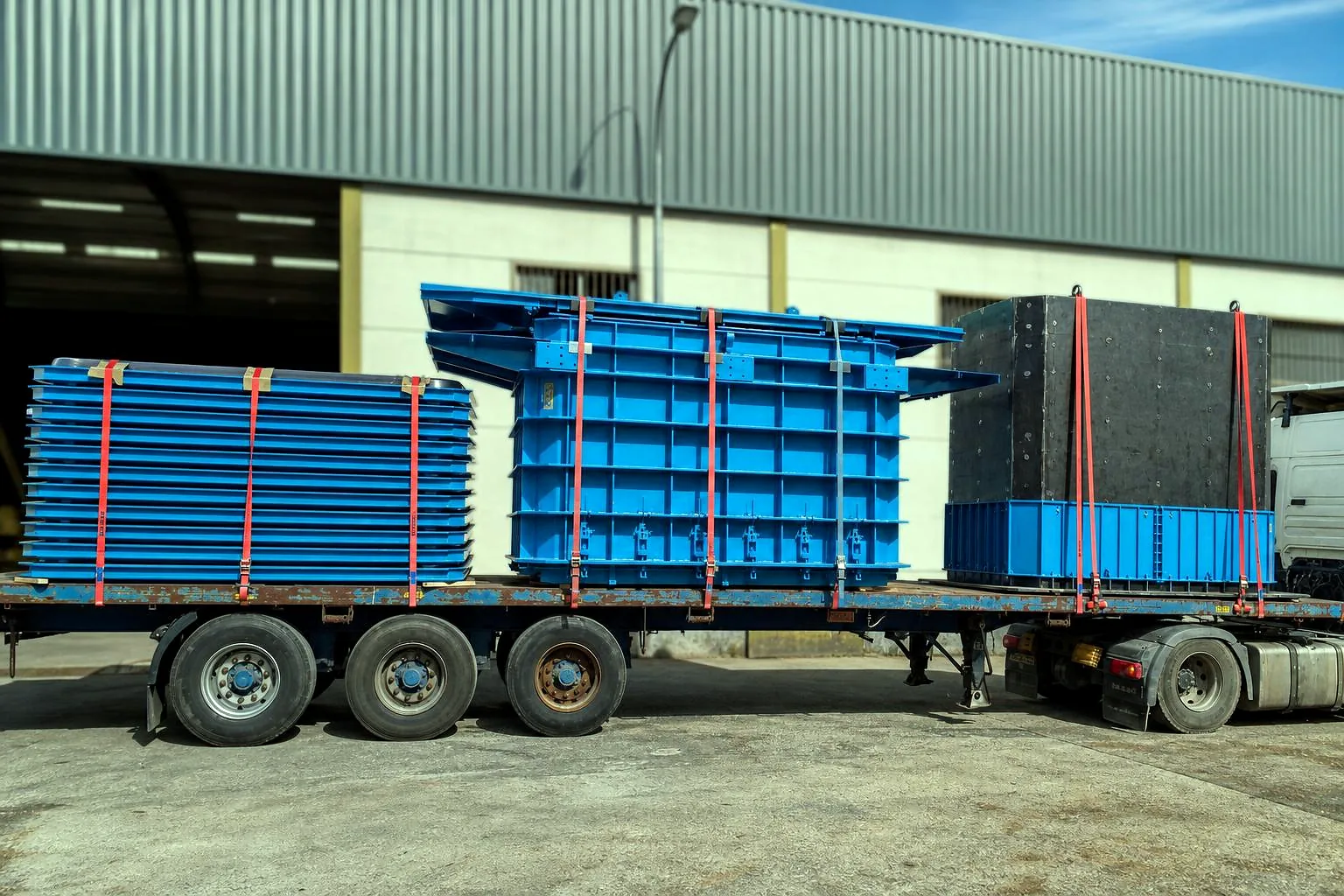 Molde para marco con núcleo, faja y aros preparados para transporte